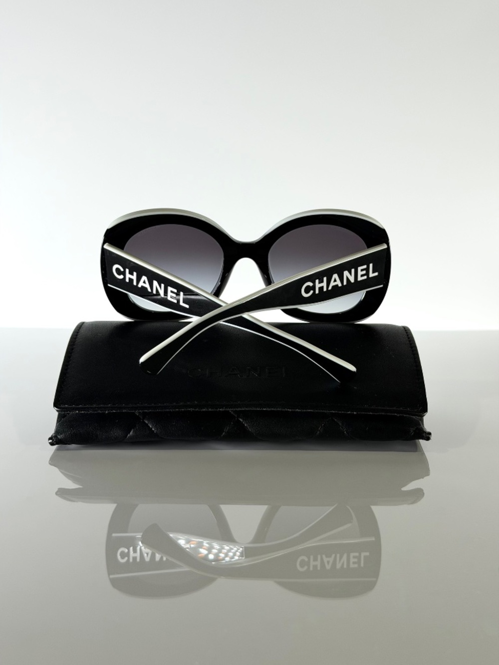 Chanel 71414 CC Logo Sunglasses – Black & White - Picture 13 of 13